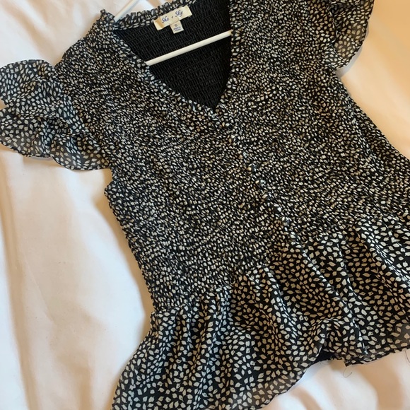 Black & White Ruched Top - Picture 2 of 4